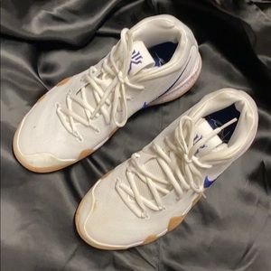Nike Kyrie 4s